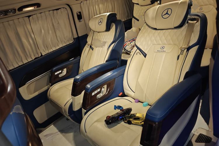 Used Mercedes-Benz V-Class 2022 V 260 Avantgarde Edition Left Rear Seat