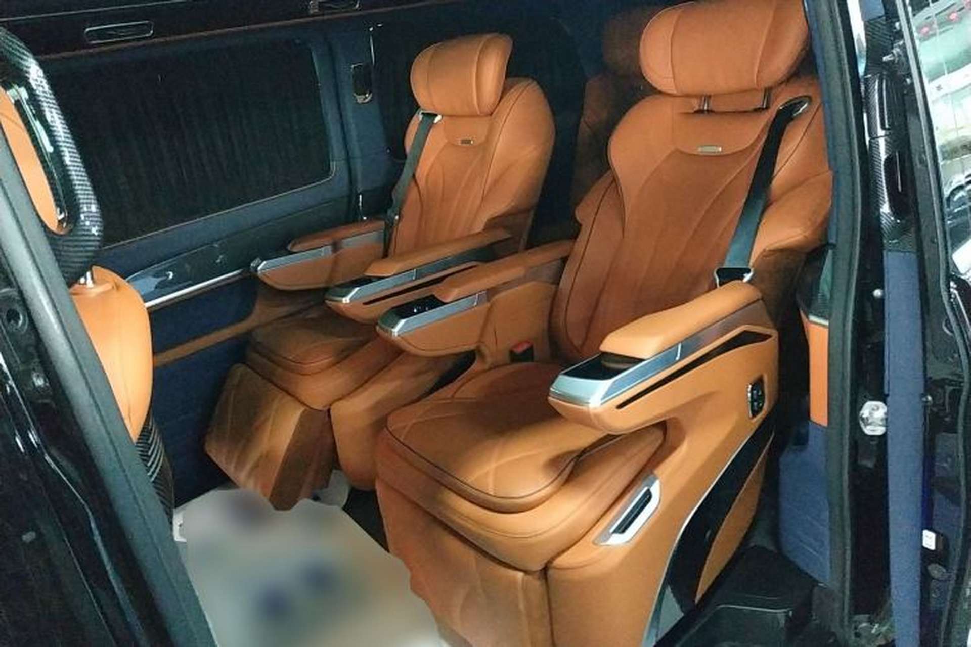 Used Mercedes-Benz V-Class 2022 V 260 Avantgarde Edition Left Rear Seat