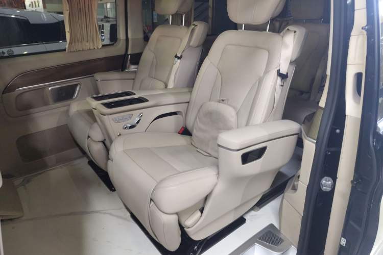 Used Mercedes-Benz V-Class 2022 V 260 L Long-wheelbase Luxury Edition Left Rear Seat