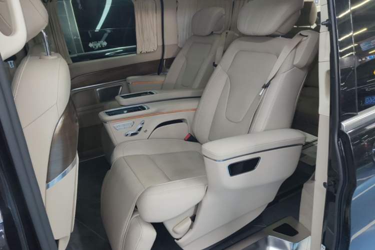 Used Mercedes-Benz V-Class 2022 V 260 L Long-wheelbase Luxury Edition Left Rear Seat