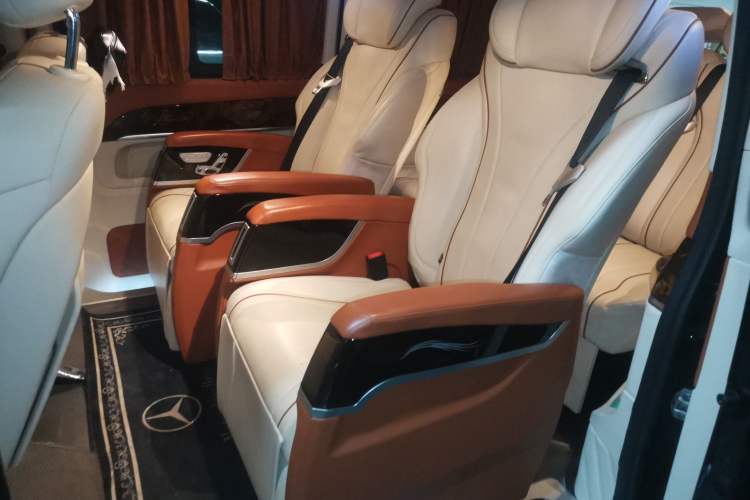 Used Mercedes-Benz V-Class 2022 V 260 Avantgarde Edition Left Rear Seat