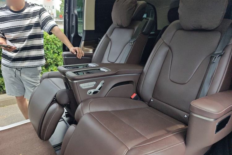 Used Mercedes-Benz V-Class 2022 V 260 L Long-wheelbase Luxury Edition Left Rear Seat