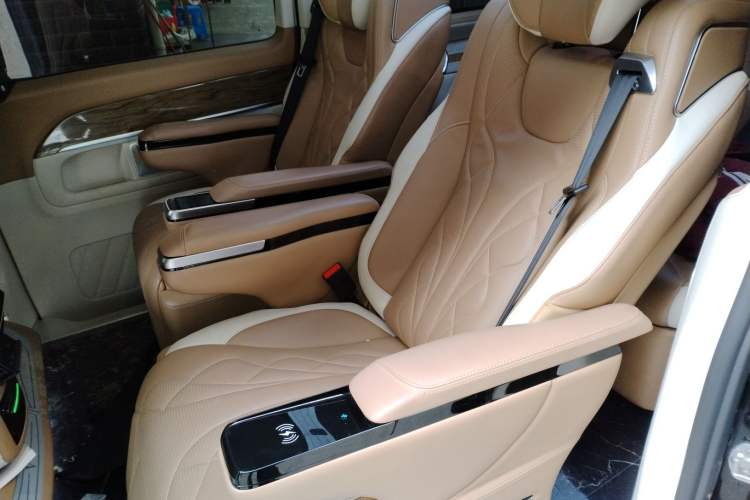 Used Mercedes-Benz V-Class 2022 V 260 L Long Wheelbase Prestige Edition Left Rear Seat