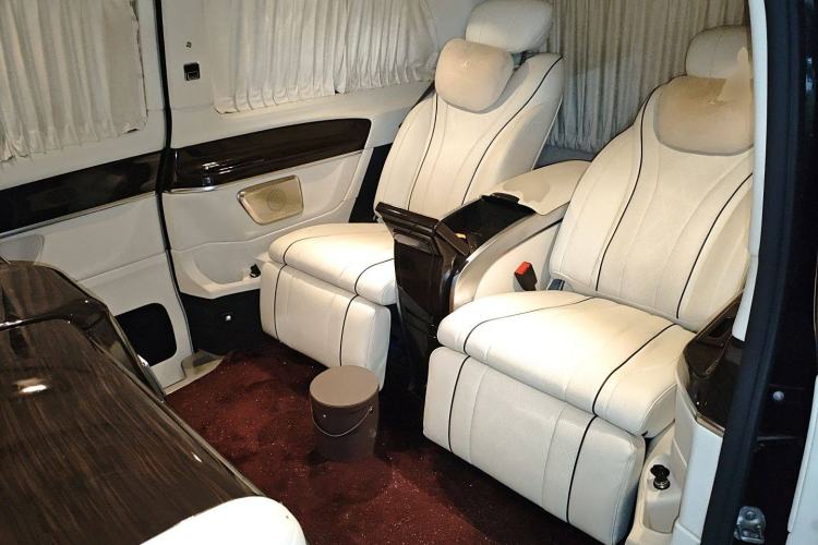 Used Mercedes-Benz V-Class 2022 V 260 Avantgarde Edition Left Rear Seat