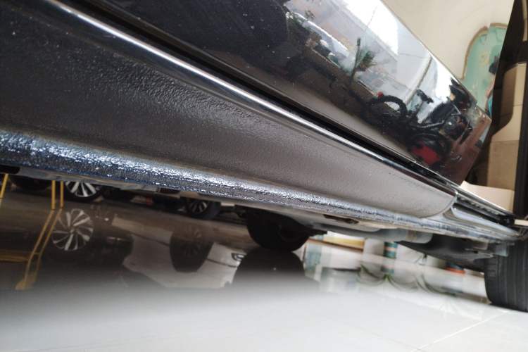 Used Mercedes-Benz V-Class 2022 V 260 Avantgarde Edition Left Side Sill