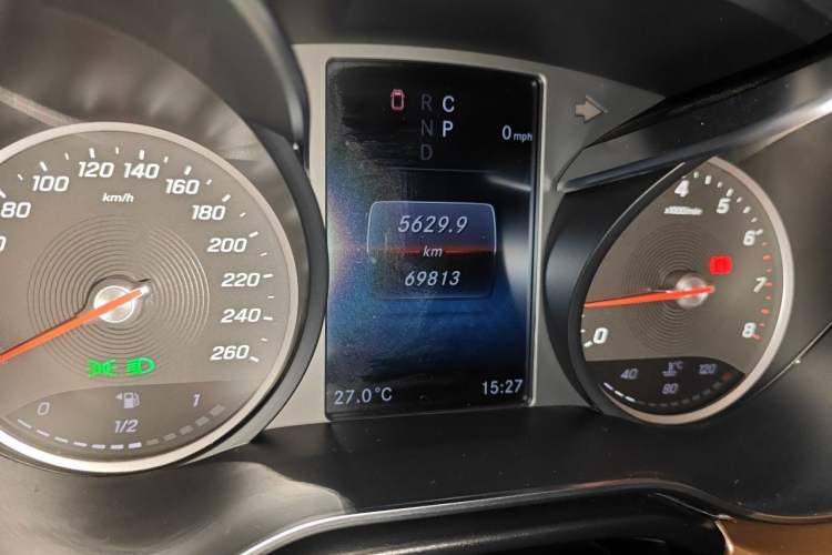 Used Mercedes-Benz V-Class 2022 V 260 Prestige Edition Odometer Close Up