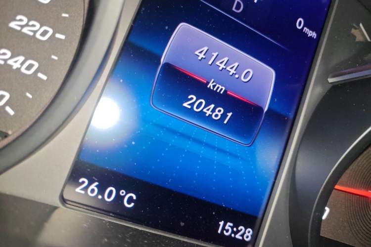 Used Mercedes-Benz V-Class 2022 V 260 Avantgarde Edition Odometer Close Up