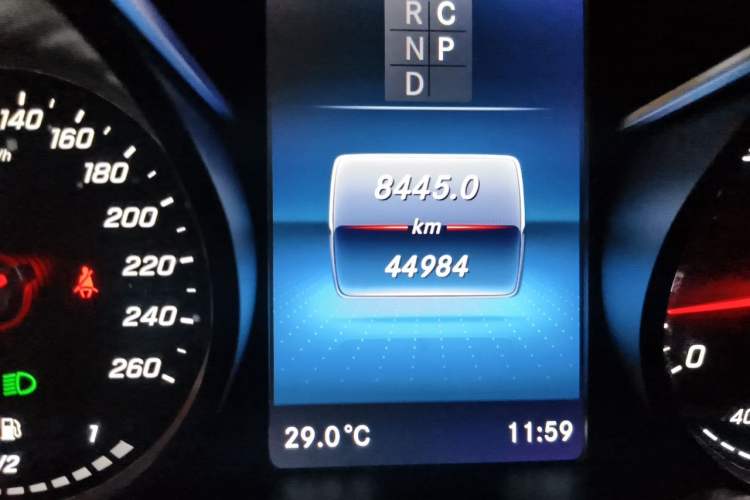 Used Mercedes-Benz V-Class 2022 V 260 Avantgarde Edition Odometer Close Up