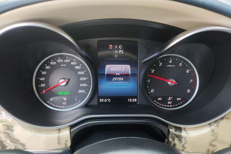 Used Mercedes-Benz V-Class 2022 V 260 L Long Wheelbase Prestige Edition Odometer Close Up