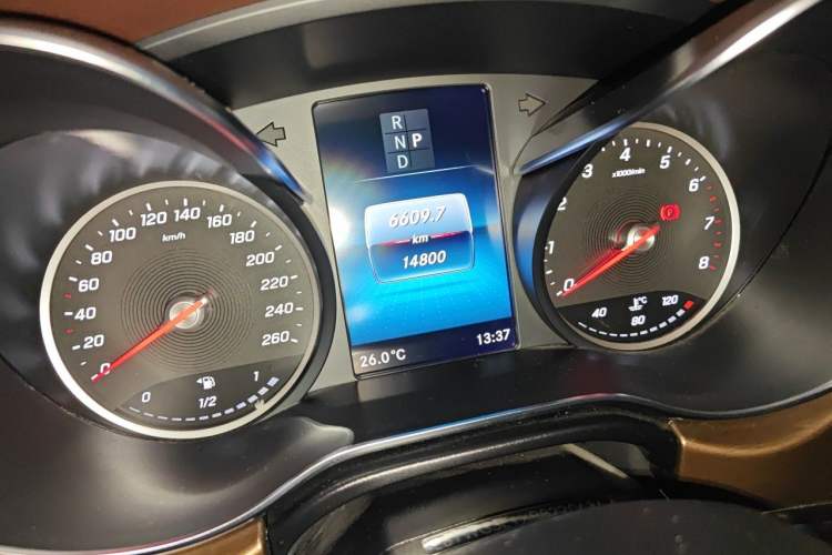 Used Mercedes-Benz V-Class 2022 V 260 L Long-wheelbase Luxury Edition Odometer Close Up