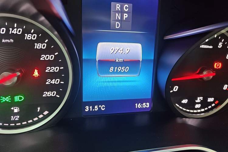 Used Mercedes-Benz V-Class 2022 V 260 Prestige Edition Odometer Close Up