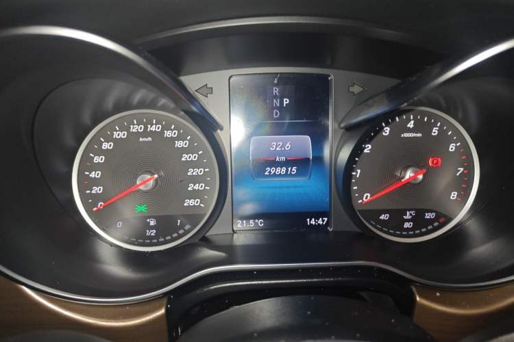 Used Mercedes-Benz V-Class 2022 V 260 Prestige Edition Odometer Close Up