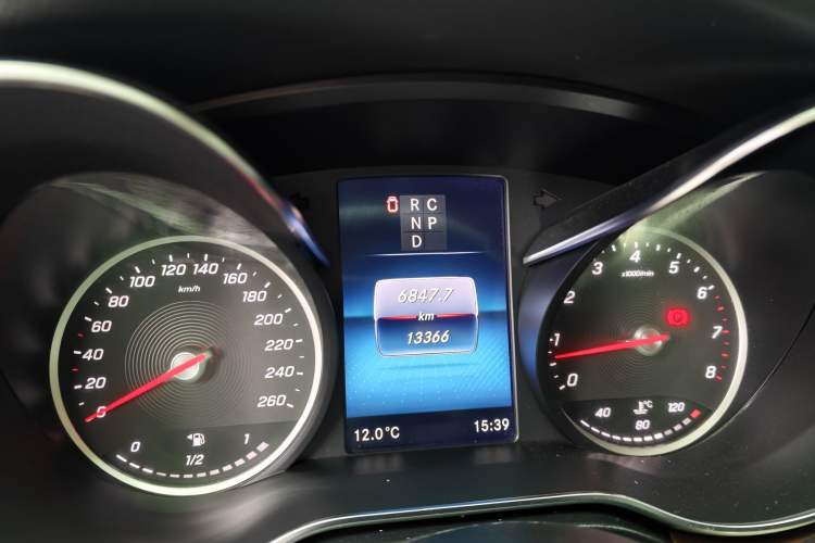 Used Mercedes-Benz V-Class 2022 V 260 Avantgarde Edition Odometer Close Up