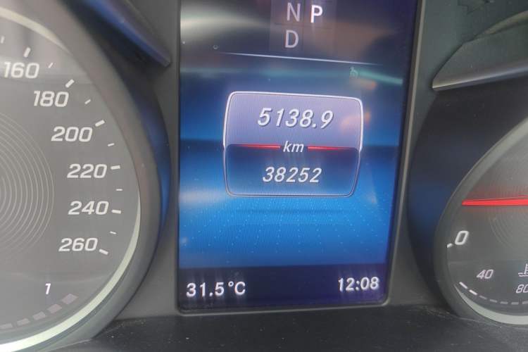 Used Mercedes-Benz V-Class 2022 V 260 L Long-wheelbase Luxury Edition Odometer Close Up