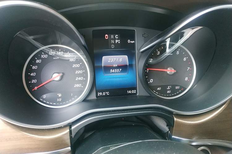 Used Mercedes-Benz V-Class 2022 V 260 L Long-wheelbase Luxury Edition Odometer Close Up