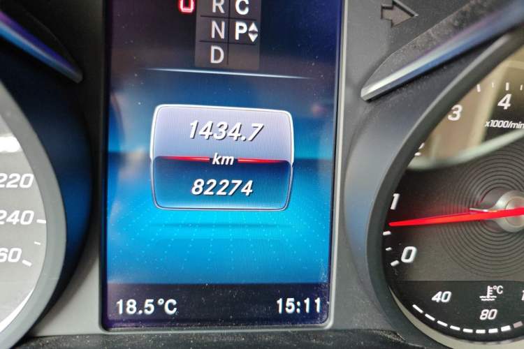 Used Mercedes-Benz V-Class 2022 V 260 Avantgarde Edition Odometer Close Up