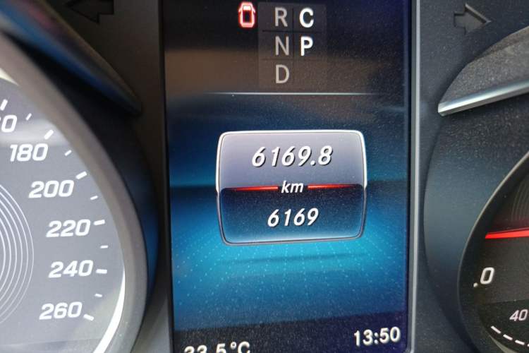 Used Mercedes-Benz V-Class 2022 V 260 Prestige Edition Odometer Close Up
