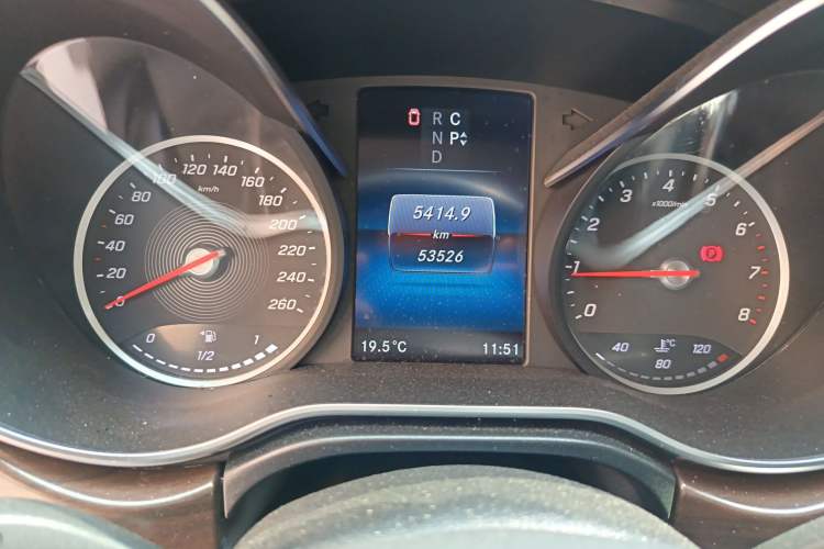 Used Mercedes-Benz V-Class 2022 V 260 Avantgarde Edition Odometer Close Up