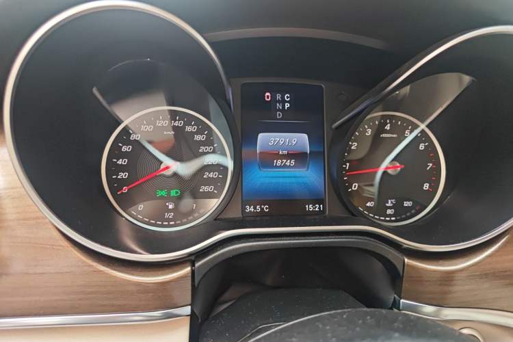 Used Mercedes-Benz V-Class 2022 V 260 L Long Wheelbase Prestige Edition Odometer Close Up