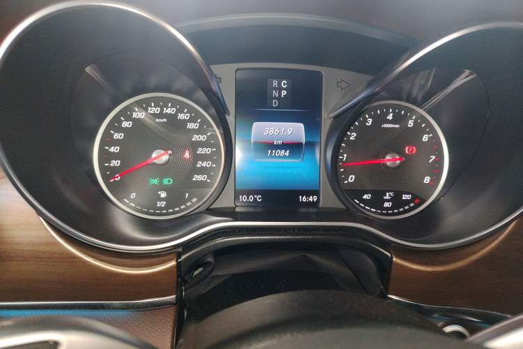 Used Mercedes-Benz V-Class 2022 V 260 L Long-wheelbase Luxury Edition Odometer Close Up