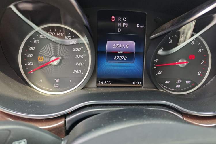Used Mercedes-Benz V-Class 2022 V 260 Avantgarde Edition Odometer Close Up