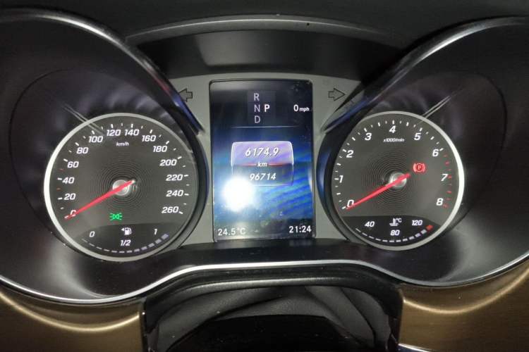 Used Mercedes-Benz V-Class 2022 V 260 L Long Wheelbase Prestige Edition Odometer Close Up