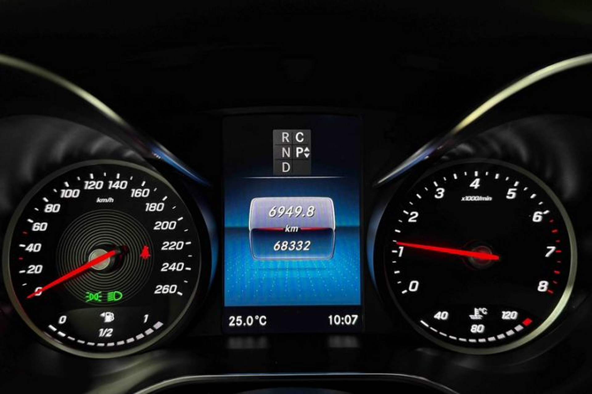 Used Mercedes-Benz V-Class 2022 V 260 Prestige Edition Odometer Close Up