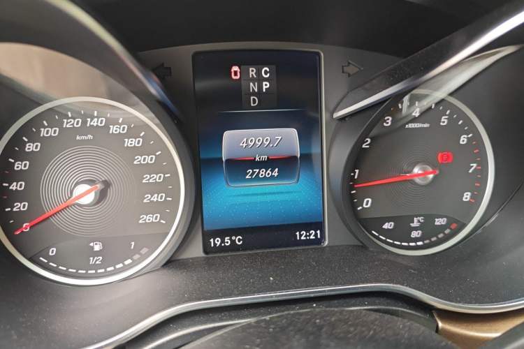 Used Mercedes-Benz V-Class 2022 V 260 L Long Wheelbase Prestige Edition Odometer Close Up