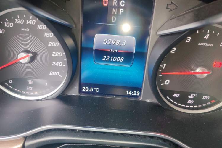 Used Mercedes-Benz V-Class 2022 V 260 L Long Wheelbase Prestige Edition Odometer Close Up