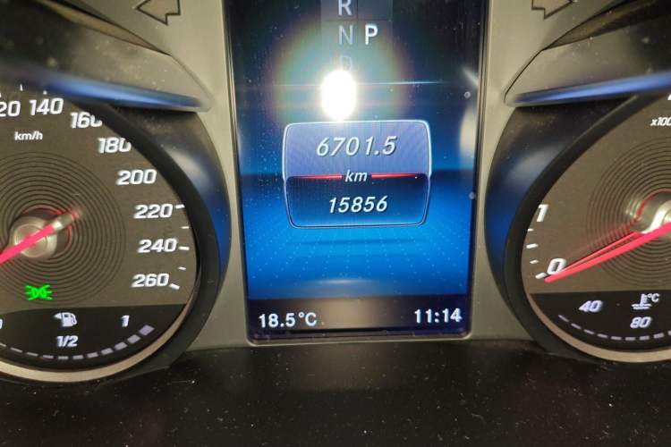 Used Mercedes-Benz V-Class 2022 V 260 Avantgarde Edition Odometer Close Up