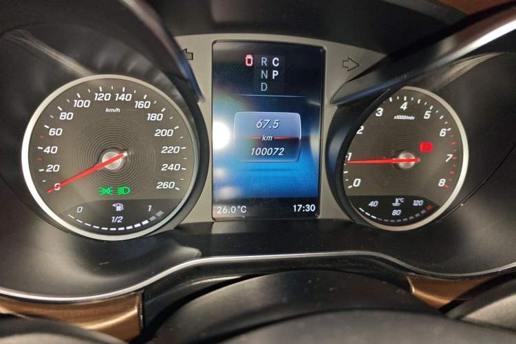 Used Mercedes-Benz V-Class 2022 V 260 L Long-wheelbase Luxury Edition Odometer Close Up