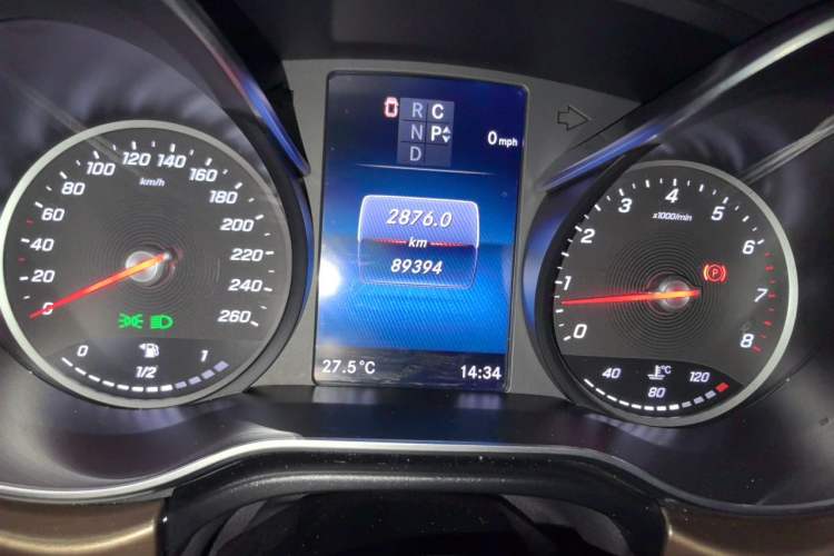 Used Mercedes-Benz V-Class 2022 V 260 L Long Wheelbase Prestige Edition Odometer Close Up