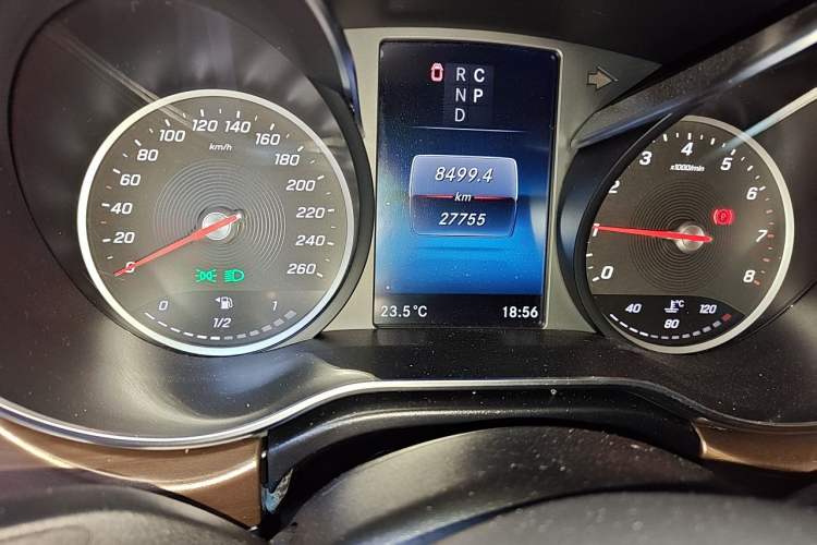 Used Mercedes-Benz V-Class 2022 V 260 L Long-wheelbase Luxury Edition Odometer Close Up