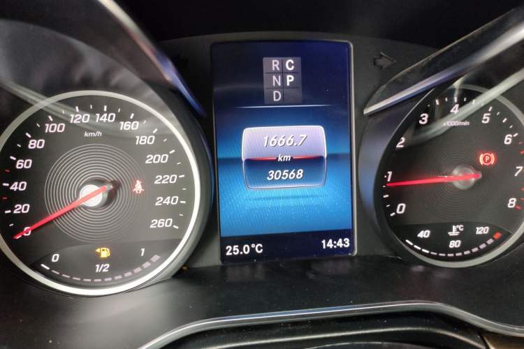 Used Mercedes-Benz V-Class 2022 V 260 Prestige Edition Odometer Close Up