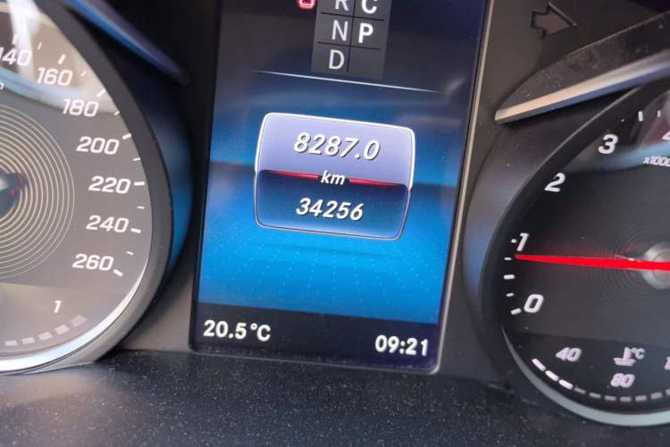 Used Mercedes-Benz V-Class 2022 V 260 Avantgarde Edition Odometer Close Up
