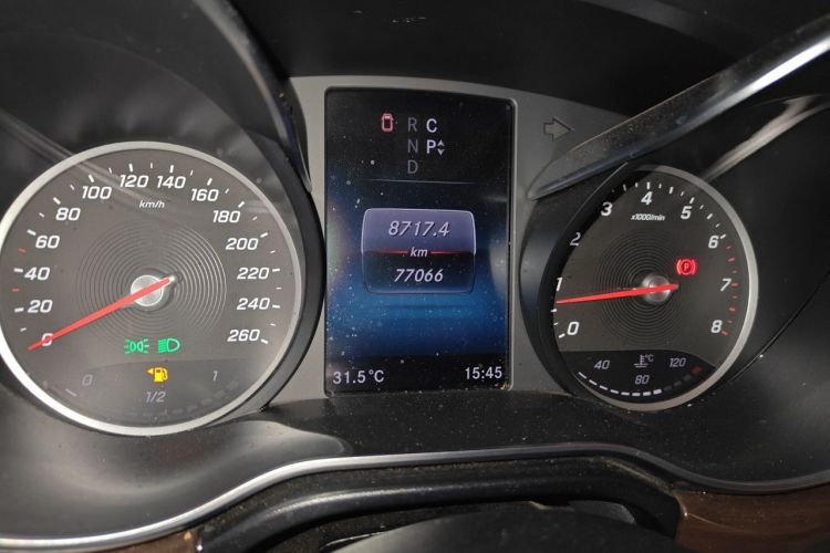 Used Mercedes-Benz V-Class 2022 V 260 Avantgarde Edition Odometer Close Up