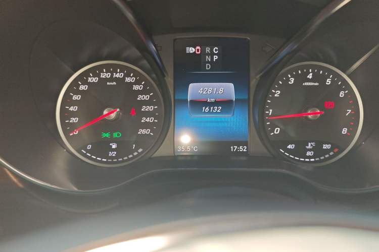 Used Mercedes-Benz V-Class 2022 V 260 L Long Wheelbase Prestige Edition Odometer Close Up