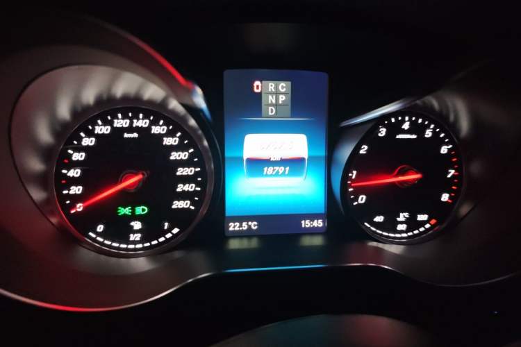 Used Mercedes-Benz V-Class 2022 V 260 L Long Wheelbase Prestige Edition Odometer Close Up