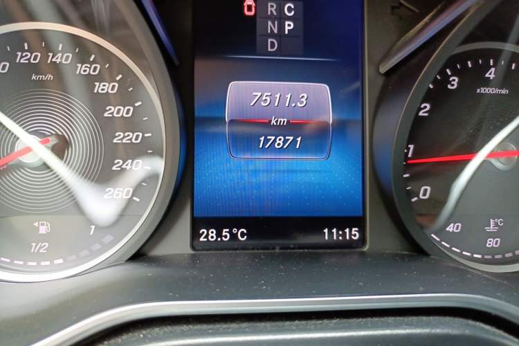 Used Mercedes-Benz V-Class 2022 V 260 Prestige Edition Odometer Close Up