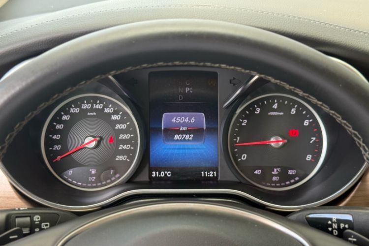 Used Mercedes-Benz V-Class 2022 V 260 L Long Wheelbase Prestige Edition Odometer Close Up