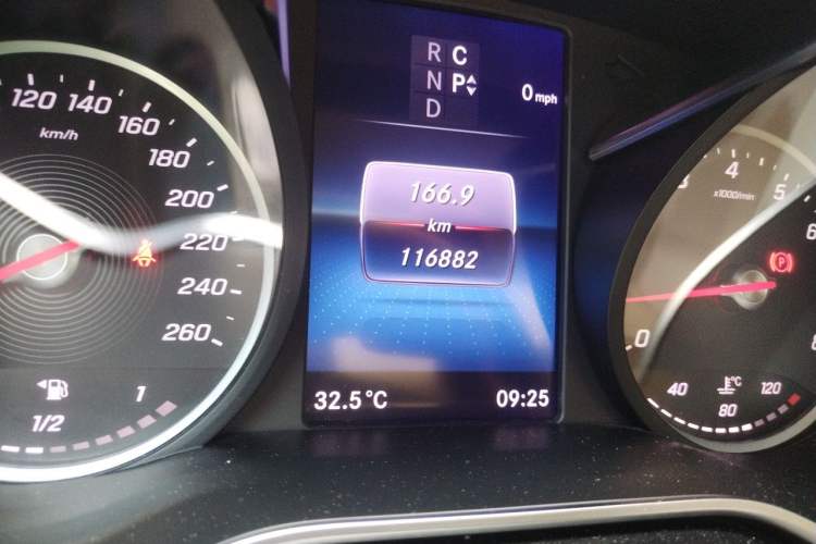 Used Mercedes-Benz V-Class 2022 V 260 Avantgarde Edition Odometer Close Up