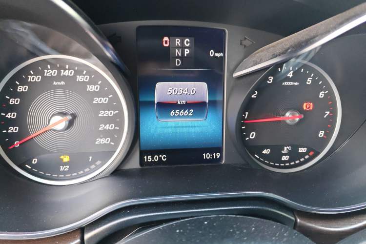 Used Mercedes-Benz V-Class 2022 V 260 Avantgarde Edition Odometer Close Up