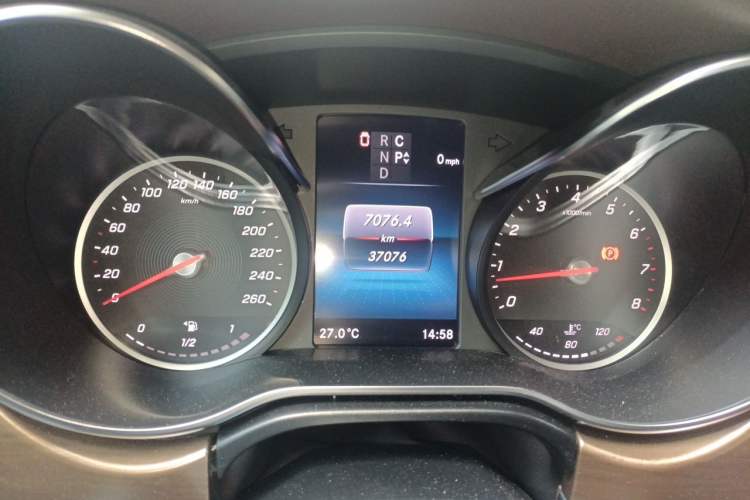 Used Mercedes-Benz V-Class 2022 V 260 L Long-wheelbase Luxury Edition Odometer Close Up