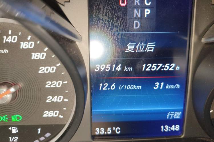 Used Mercedes-Benz V-Class 2022 V 260 L Long-wheelbase Luxury Edition Odometer Close Up