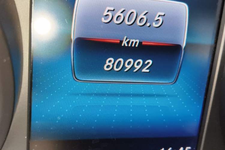 Used Mercedes-Benz V-Class 2022 V 260 Avantgarde Edition Odometer Close Up
