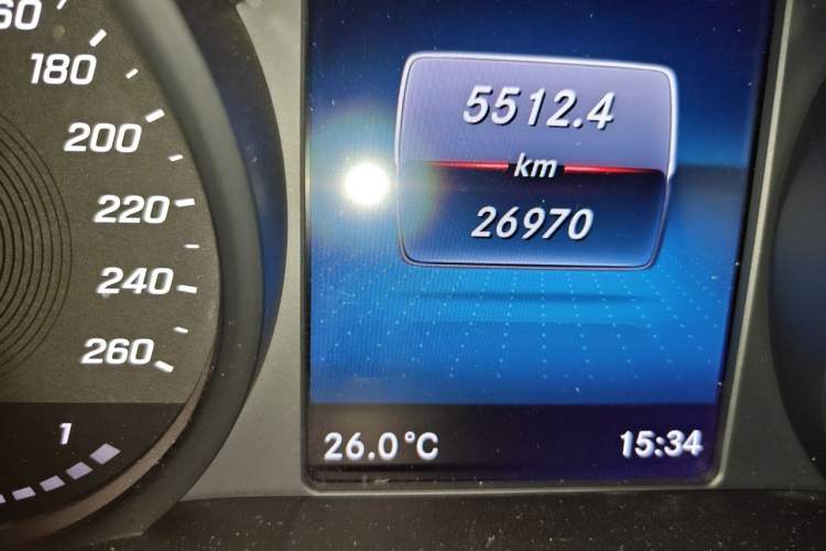 Used Mercedes-Benz V-Class 2022 V 260 Avantgarde Edition Odometer Close Up