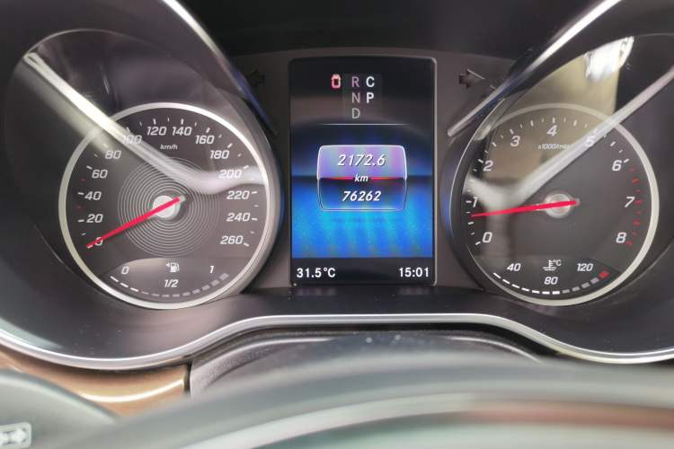 Used Mercedes-Benz V-Class 2022 V 260 Prestige Edition Odometer Close Up