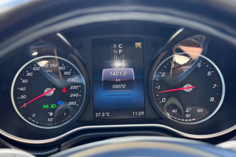 Used Mercedes-Benz V-Class 2022 V 260 L Long-wheelbase Luxury Edition Odometer Close Up