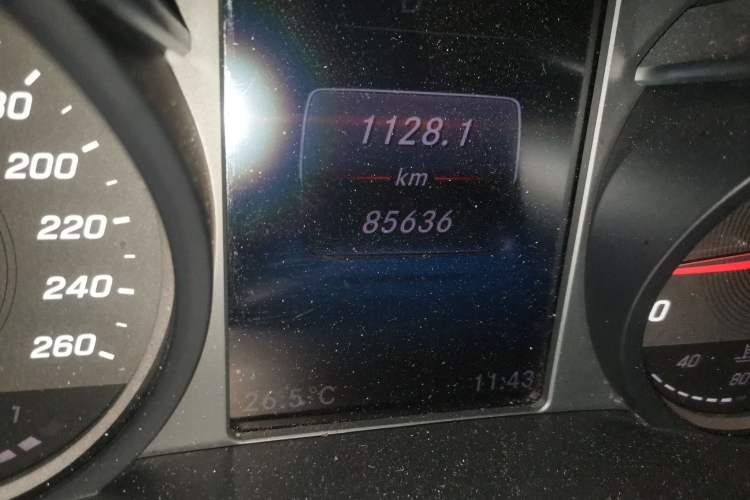 Used Mercedes-Benz V-Class 2022 V 260 Avantgarde Edition Odometer Close Up