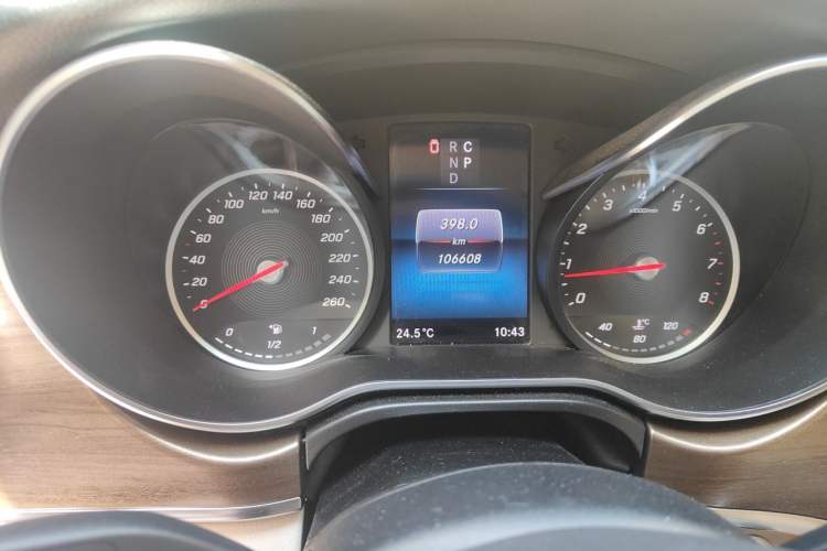 Used Mercedes-Benz V-Class 2022 V 260 Prestige Edition Odometer Close Up